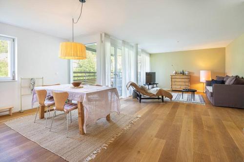 Létesítmények, 10min zu den Bergbahnen Tiefgarage & Wifi inkl. Bergsicht & Ruhe in Trin-Digg Létesítmények, 10min zu den Bergbahnen Tiefgarage & Wifi inkl. Bergsicht & Ruhe in Trin-Digg