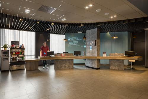 Lobby, ibis Kyiv Railway Station in Kyiv Lobby, ibis Kyiv Railway Station in Kyiv