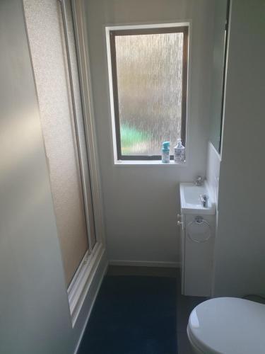 Kamar Mandi, Warm Private Homestay Local to Dunedin in Dunedin Barat Kamar Mandi, Warm Private Homestay Local to Dunedin in Dunedin Barat