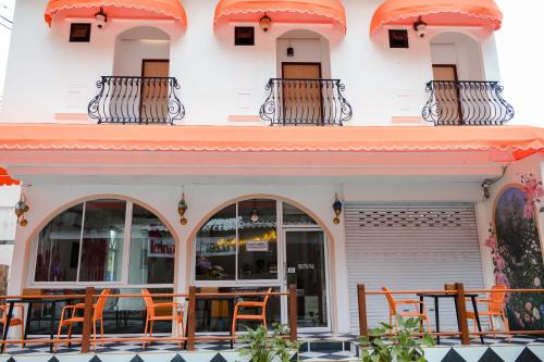 Sidewalk Boutique Hotel in Samed City Center Sidewalk Boutique Hotel in Samed City Center