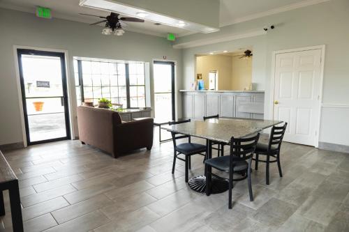 לובי, Motel 6 Nacogdoches, TX in נקוגדוצ'ס(טי אקס) לובי, Motel 6 Nacogdoches, TX in נקוגדוצ'ס(טי אקס)