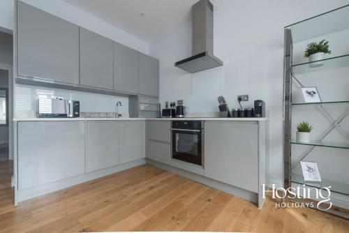 Зручності, Luxury Ascot Apartment Close To Racecourse No 1 in Ескот Зручності, Luxury Ascot Apartment Close To Racecourse No 1 in Ескот