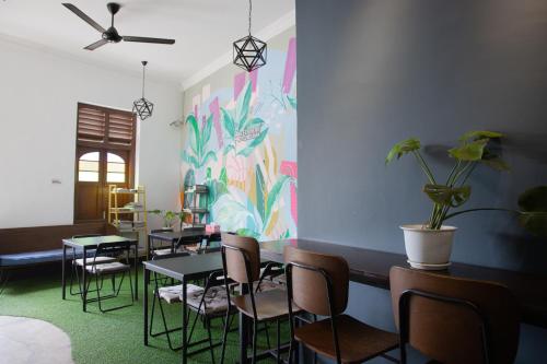 Общ салон/телевизионна зона, Sleep Here Hostel in Малака Общ салон/телевизионна зона, Sleep Here Hostel in Малака