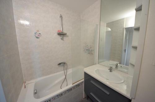 Bathroom, Elancourt Panorama & Elegance proche sites JO 2024 in Élancourt Bathroom, Elancourt Panorama & Elegance proche sites JO 2024 in Élancourt