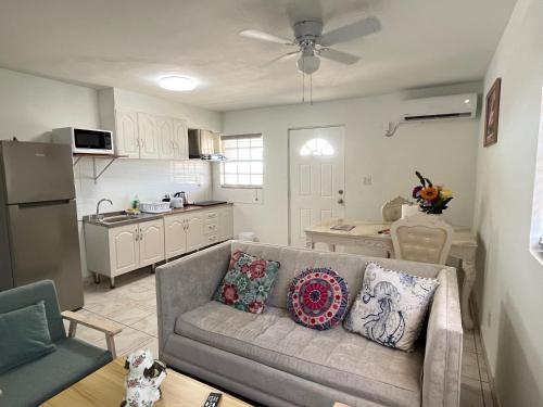 Lovely Apartment with King Size bed in Venetian Road in Providenciales Lovely Apartment with King Size bed in Venetian Road in Providenciales