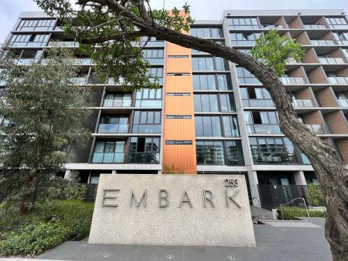 Embark Luxe 2BR 2Bath Apartment in Lynham 1 Secure Carpark Wifi Canberra in لاينهام Embark Luxe 2BR 2Bath Apartment in Lynham 1 Secure Carpark Wifi Canberra in لاينهام