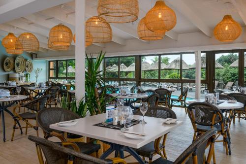 Restaurant, San Lameer Villa 3503 - 4 Bedroom Standard- 8 pax - San Lameer Rental Agency in Southbroom Restaurant, San Lameer Villa 3503 - 4 Bedroom Standard- 8 pax - San Lameer Rental Agency in Southbroom