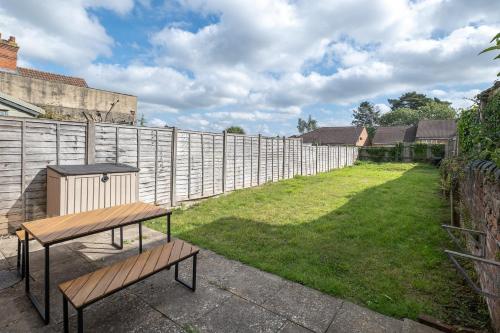 Redditch 4 Bed 3 Bath From 21 PP Per Night 5 Star in Redditch Redditch 4 Bed 3 Bath From 21 PP Per Night 5 Star in Redditch