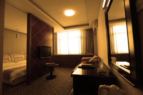 This photo about Huashan Jinsui Hotel shared on HyHotel.com