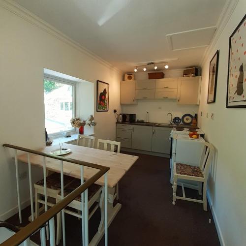 Cocina, Peaceful and Stunning Waterside Location in Helensburgh Cocina, Peaceful and Stunning Waterside Location in Helensburgh