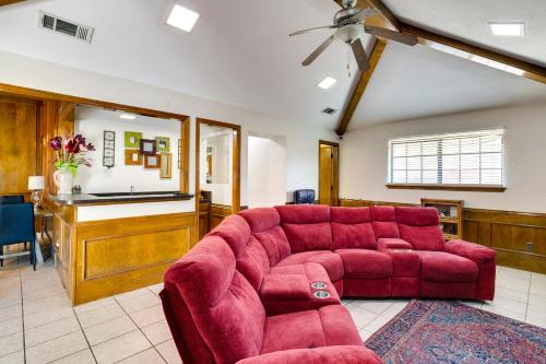 Charming Texas Escape, Near Cedar Hill State Park! in Данканвилл Charming Texas Escape, Near Cedar Hill State Park! in Данканвилл