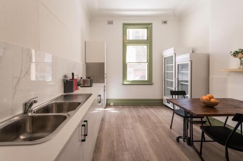 Kitchen, Sydney Central Inn in Sydney CBD Kitchen, Sydney Central Inn in Sydney CBD
