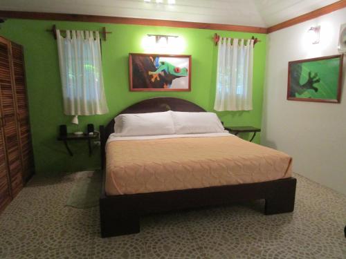 Toucan Stay Inn
Toucan Stay Inn