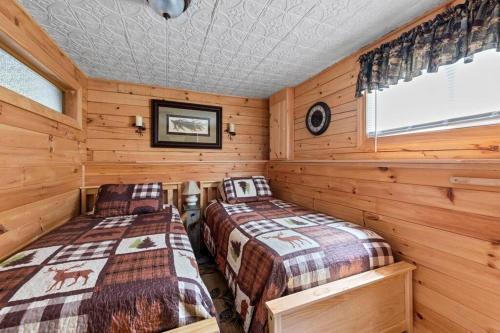 Rustic White Mountain Log Cabin Retreat! in Рамни Rustic White Mountain Log Cabin Retreat! in Рамни