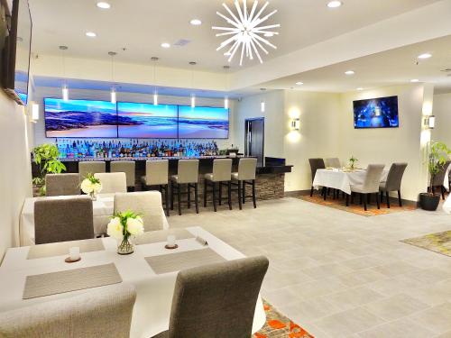 Bar/lounge, Lincoln Hotel Monterey Park/Los Angeles in East Los Angeles Bar/lounge, Lincoln Hotel Monterey Park/Los Angeles in East Los Angeles