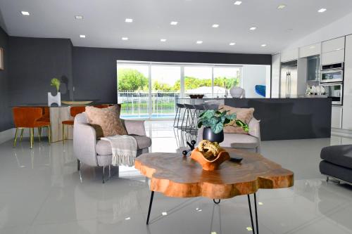Facilities, Luxurious Home with BBQ, Hot Tub, Heated Pool & Wifi - L36 in Country Walk Facilities, Luxurious Home with BBQ, Hot Tub, Heated Pool & Wifi - L36 in Country Walk