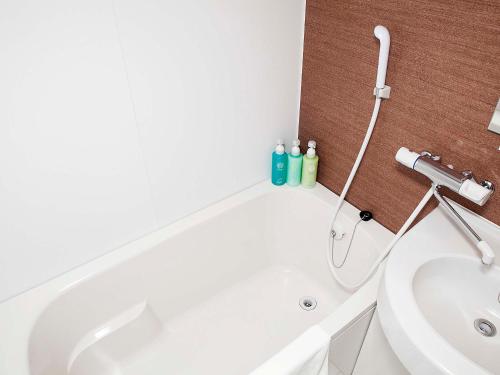 Bathroom, Hotel Route Inn Kuwana in Yokkaichi Bathroom, Hotel Route Inn Kuwana in Yokkaichi
