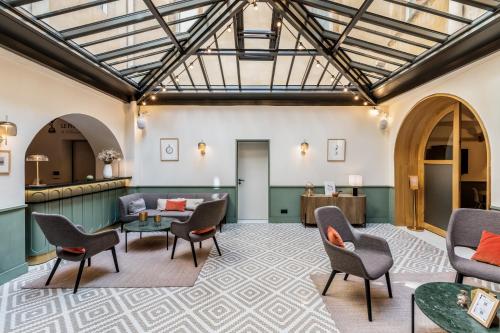 Le Phenix Hotel near Gallo-Roman Museum Le Phenix Hotel near Gallo-Roman Museum