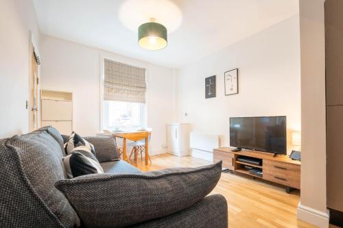 Redhill Garland- 1 bed ground floor apartment by LGW Short Lets in Рейгейт Redhill Garland- 1 bed ground floor apartment by LGW Short Lets in Рейгейт