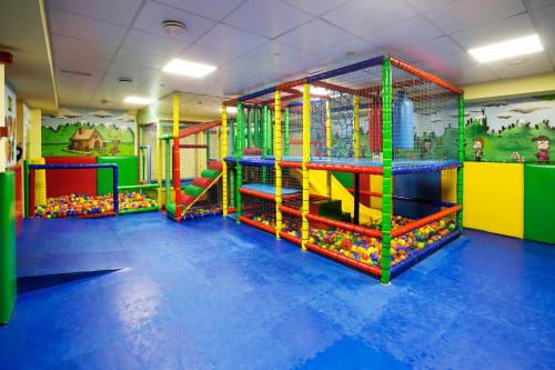 Parc infantil, Hotel AnyosPark Mountain & Wellness Resort in La Massana Parc infantil, Hotel AnyosPark Mountain & Wellness Resort in La Massana