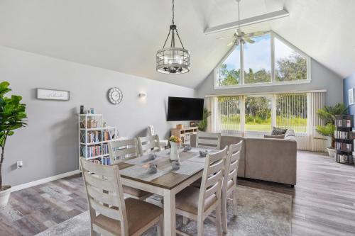 Luxurious Florida Home with Pool and Canal Access in Frostproof Luxurious Florida Home with Pool and Canal Access in Frostproof