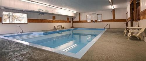 Zwembad, Sword Inn Bancroft in Bancroft (ON) Zwembad, Sword Inn Bancroft in Bancroft (ON)