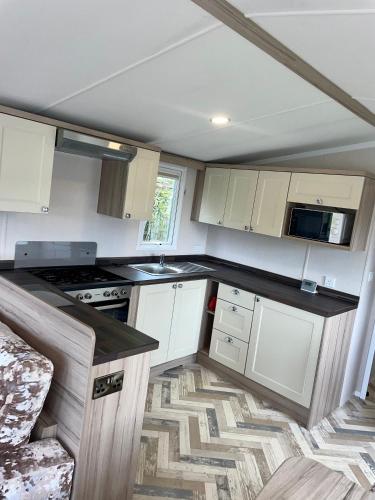 Konyha, 3Guest-2bedroom-WiFi-Tv in Tuxford Konyha, 3Guest-2bedroom-WiFi-Tv in Tuxford