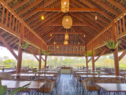 Restaurant, Rollaas Hotel and Resort in Lawang Restaurant, Rollaas Hotel and Resort in Lawang