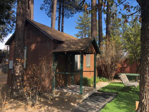 Creek Runner's Lodge in 大熊湖 (CA) Creek Runner's Lodge in 大熊湖 (CA)
