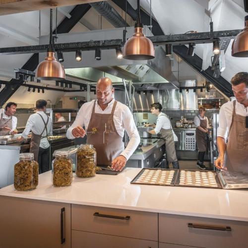 Op Oost Boutique hotel & Restaurant het Kook Atelier in ออสเทอเรนด์ Op Oost Boutique hotel & Restaurant het Kook Atelier in ออสเทอเรนด์