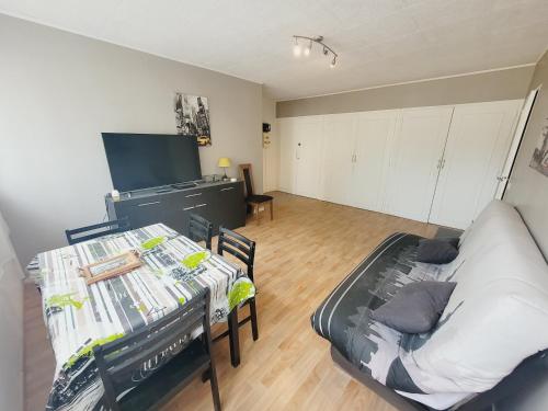 Shared lounge/TV area, La Foret in Mimizan Shared lounge/TV area, La Foret in Mimizan