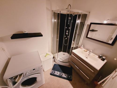Bathroom, La Foret in Mimizan Bathroom, La Foret in Mimizan