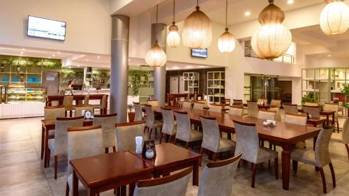 Hotel Riviera in 라 페를라 Hotel Riviera in 라 페를라