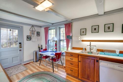 Tranquil 3 BR Stockbridge House with Private Deck! in Stockbridge Tranquil 3 BR Stockbridge House with Private Deck! in Stockbridge