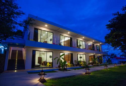 Exterior view, Paradise Resort Phi Phi in Long Beach Exterior view, Paradise Resort Phi Phi in Long Beach