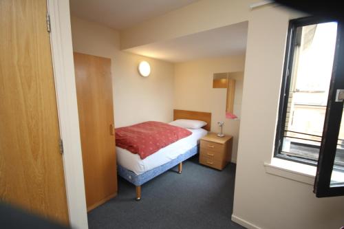 This photo about Glasgow Metro shared on HyHotel.com