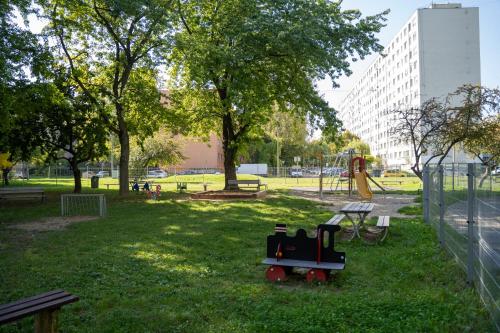 Сад, Comfort 28 -- 2-Room Stay Near Park, Netflix & Parking in Мішкольц Сад, Comfort 28 -- 2-Room Stay Near Park, Netflix & Parking in Мішкольц