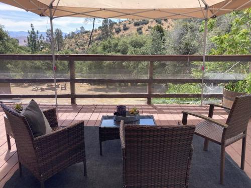陽台/露台, Shirley Creek Retreat: a Mountain Oasis in 窩霍高地 (CA) 陽台/露台, Shirley Creek Retreat: a Mountain Oasis in 窩霍高地 (CA)