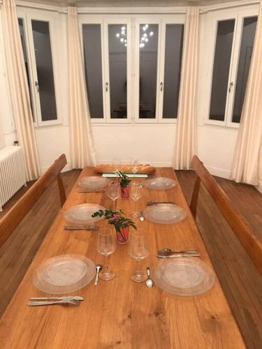 Maison 8 P. Bien situé. Entrée et sortie facile. (Maison 8 P. Bien situe. Entree et sortie facile.) near Angoulême-Cognac International Airport Maison 8 P. Bien situé. Entrée et sortie facile. (Maison 8 P. Bien situe. Entree et sortie facile.) near Angoulême-Cognac International Airport