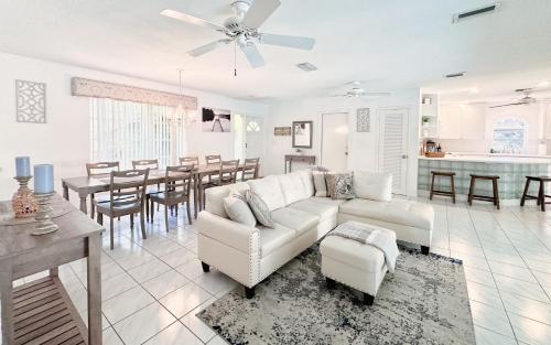 Facilities, Waterfront Getaway with Pool! near Pompano Citi Centre Facilities, Waterfront Getaway with Pool! near Pompano Citi Centre