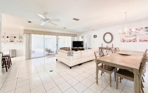 Facilities, Waterfront Getaway with Pool! near Pompano Citi Centre Facilities, Waterfront Getaway with Pool! near Pompano Citi Centre