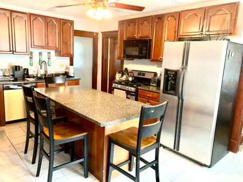Cozy First Floor Apartment in Chicopee Cozy First Floor Apartment in Chicopee