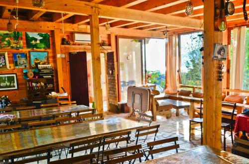 Zona de TV/saló-bar comuns, Hostel Anton in Tivat Zona de TV/saló-bar comuns, Hostel Anton in Tivat