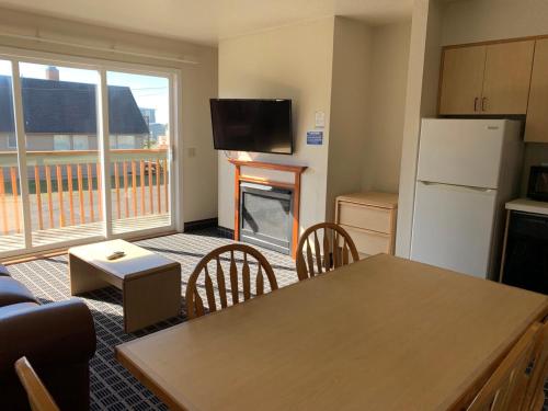 SURFSIDE RESORT in Rockaway Beach (OR) SURFSIDE RESORT in Rockaway Beach (OR)