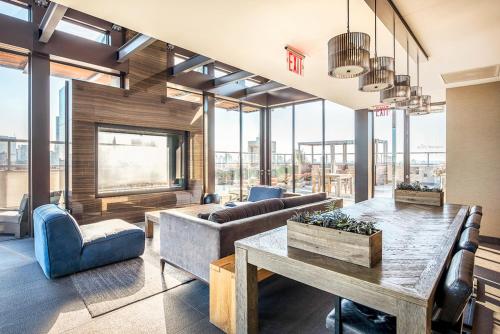 Faciliteiten, Upper E Side 2BR w Gym WD nr the MET NYC-298 near Guggenheim Museum Faciliteiten, Upper E Side 2BR w Gym WD nr the MET NYC-298 near Guggenheim Museum