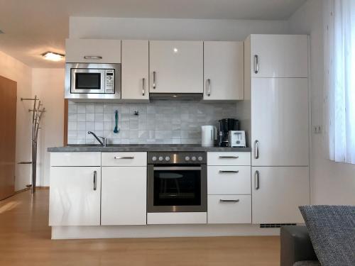 кухня, Ferienwohnung Strandgut - seenahe Maisonette Wohnung mit Parkplatz und Südbalkon (Ferienwohnung Strandgut - seenahe Maisonette Wohnung mit Parkplatz und Sudbalkon) in Лангенарген кухня, Ferienwohnung Strandgut - seenahe Maisonette Wohnung mit Parkplatz und Südbalkon (Ferienwohnung Strandgut - seenahe Maisonette Wohnung mit Parkplatz und Sudbalkon) in Лангенарген