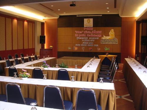 Salón de banquetes, Hadyai Golden Crown Hotel in Hat Yai Salón de banquetes, Hadyai Golden Crown Hotel in Hat Yai