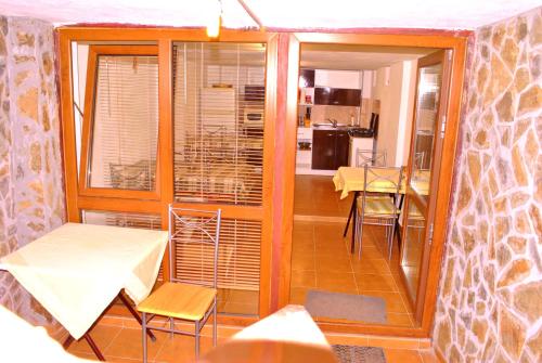 Cocina, Pensiunea Ruxi in Curtea De Arges Cocina, Pensiunea Ruxi in Curtea De Arges