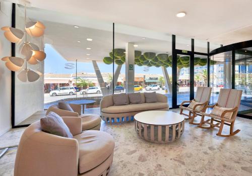 Előcsarnok, Hotel & Spa S'Entrador Playa near Platja de Cala Agulla Előcsarnok, Hotel & Spa S'Entrador Playa near Platja de Cala Agulla