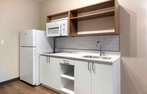 Kitchen, Extended Stay America Premier Suites - Reno - Sparks in Sparks (NV) Kitchen, Extended Stay America Premier Suites - Reno - Sparks in Sparks (NV)